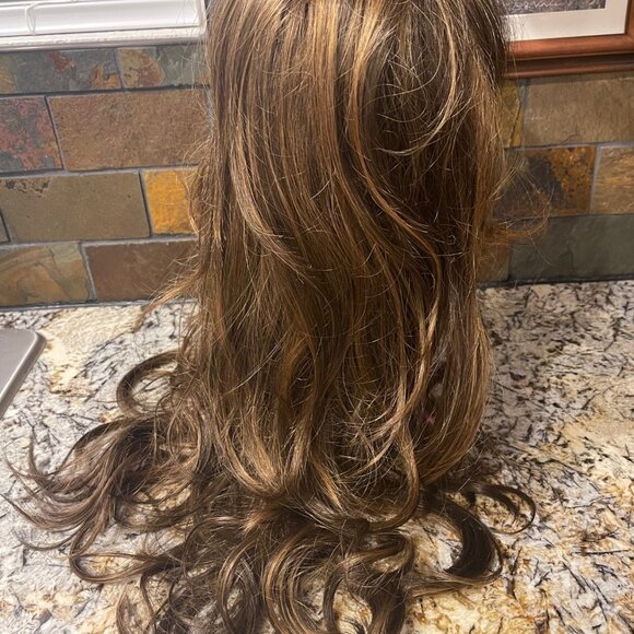 Full Hair Wig - Picture 4 of 7